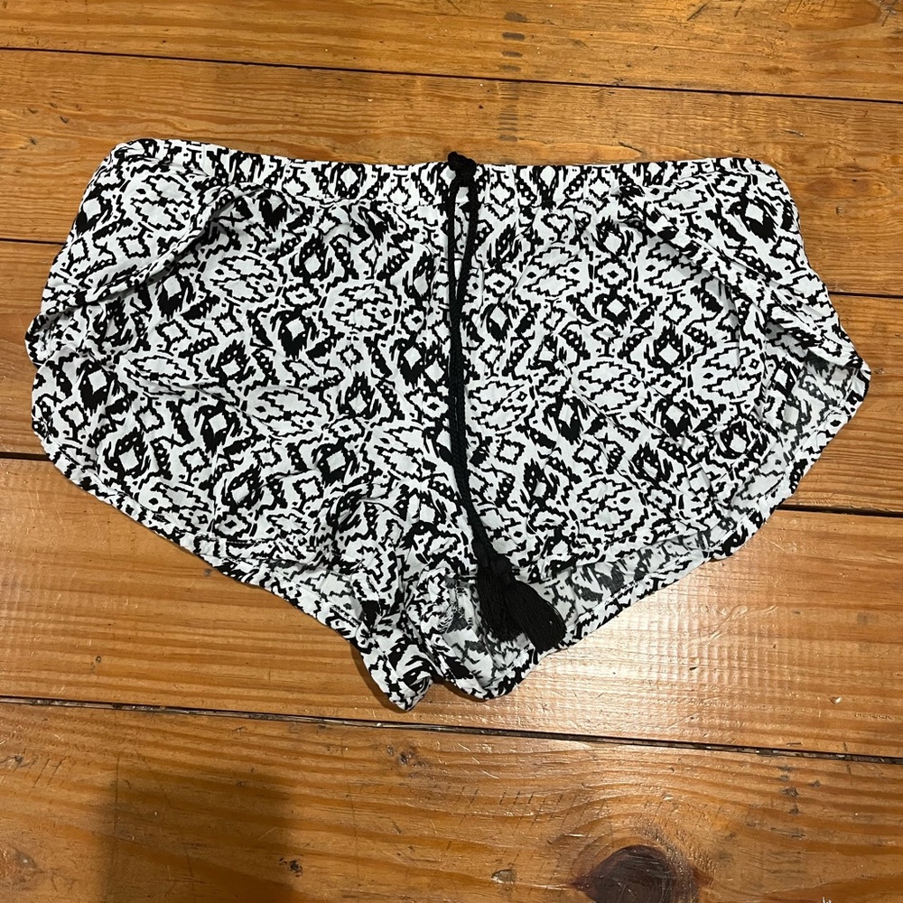 (401) —BLACK AND WHITE SHORTS—